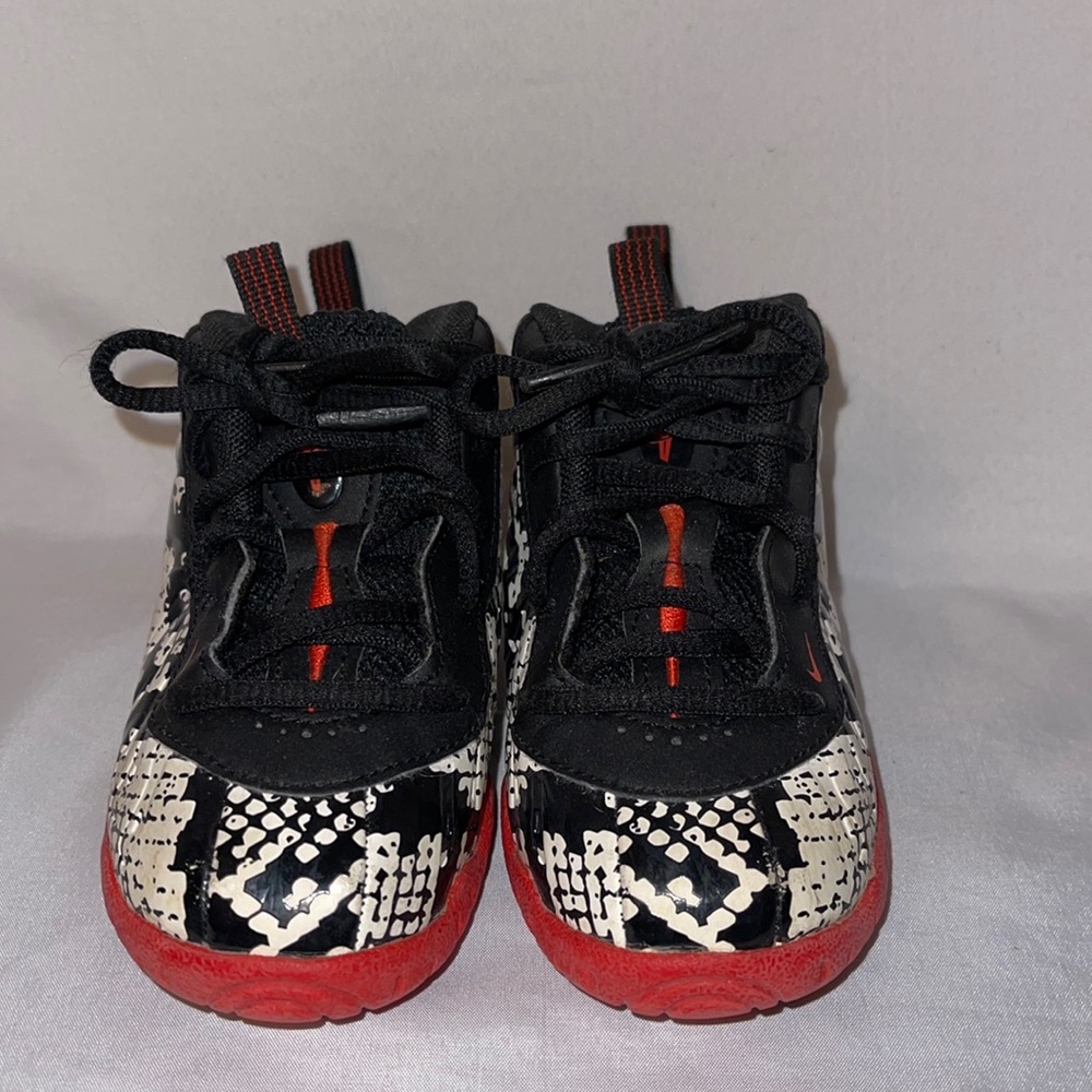 Toddler Nike foamposits sneakers